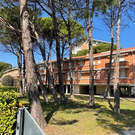 Twin Pine Trees Flats, Near Beach ビビオーネ エクステリア 写真