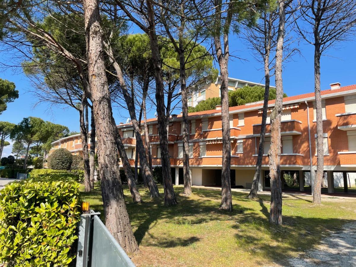 Twin Pine Trees Flats, Near Beach ビビオーネ エクステリア 写真