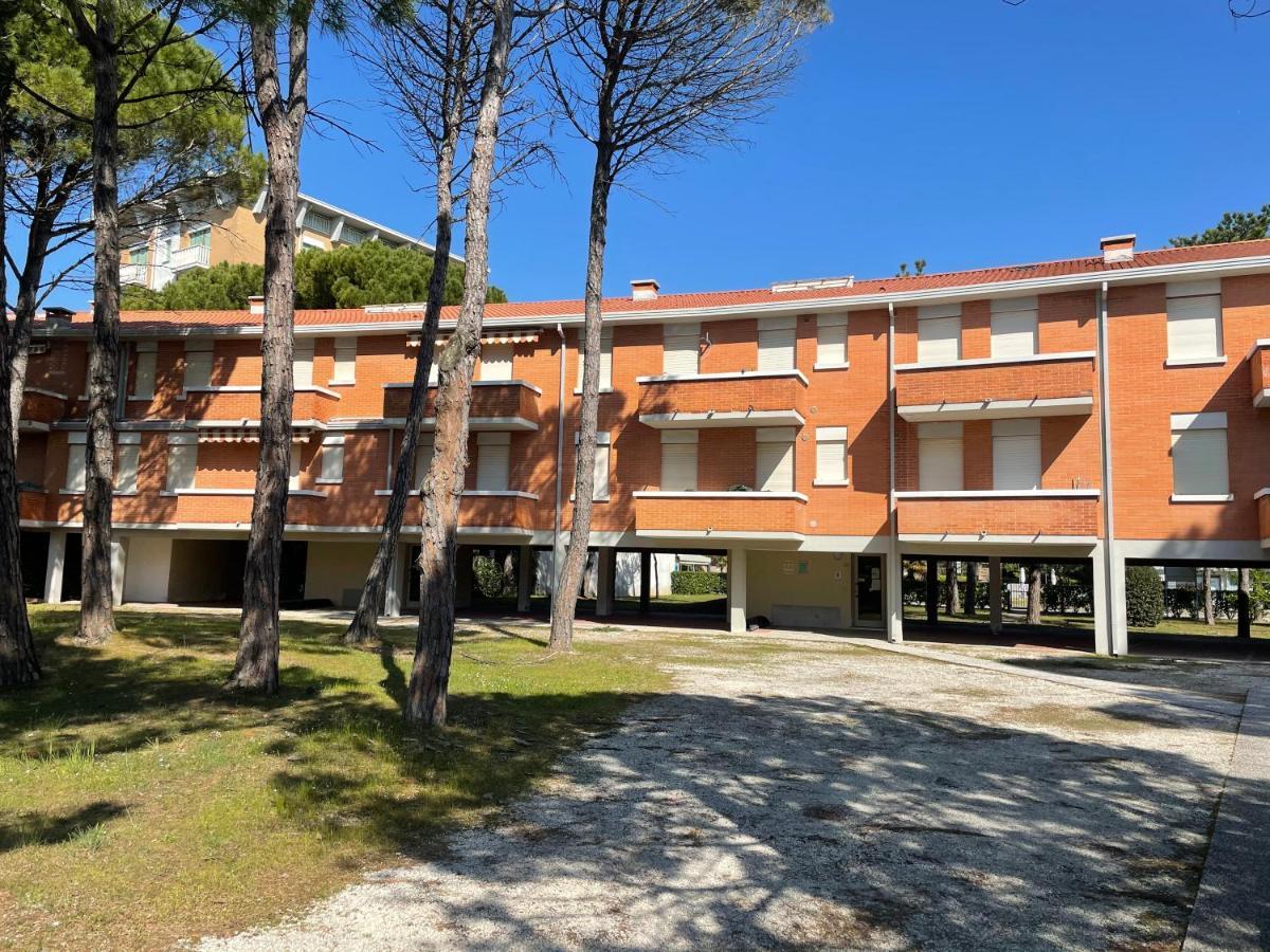 Twin Pine Trees Flats, Near Beach ビビオーネ エクステリア 写真